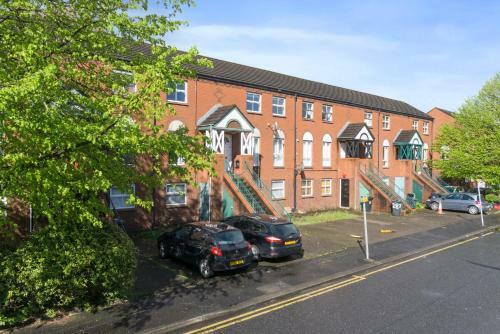 Salisbury Street Apartment