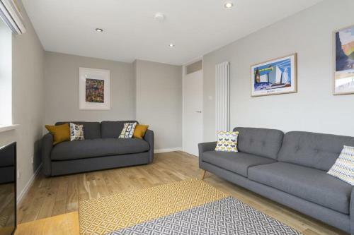 Salisbury Street Apartment