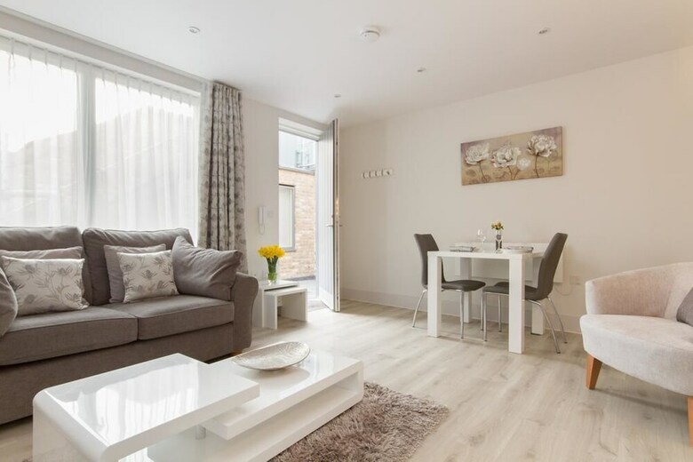 Apartamento Citystay - Midsummer Mews