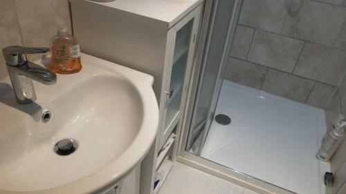 Hostal Welcome Inn Residence & Suites