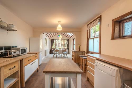 Homely Luxury In A Character 4-bed House