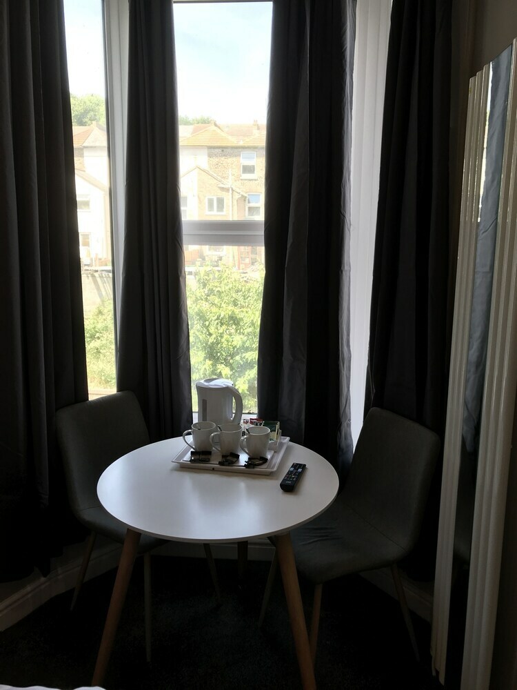 Hostal Bluebells Guest House