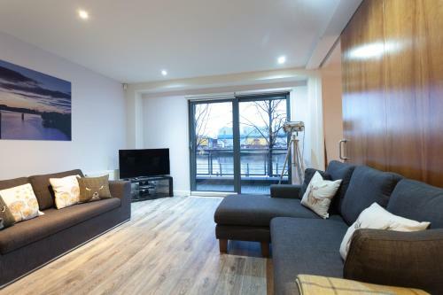 Riverside West End Apartment