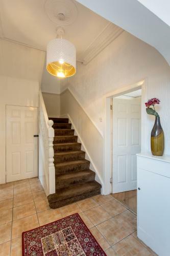 Lomond Serviced Apartments- Hydro House