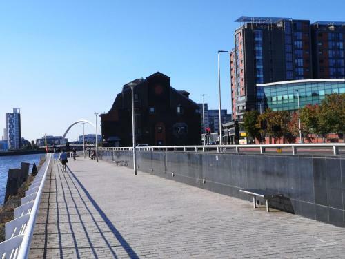 Glasgow Central River Apartment With Parking