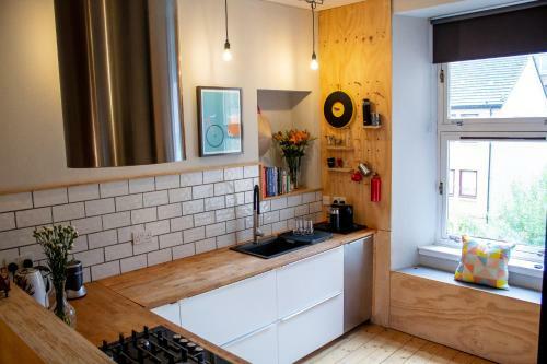 Anchored - Unique Apartment In Glasgow's West End