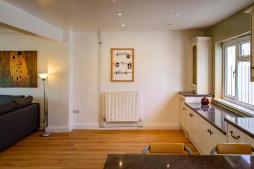 Liberty View Apartment: Central Location + Parking