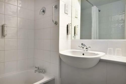 Days Inn Hotel Membury