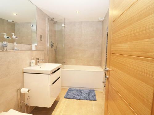 7 Ocean Gateway, Hythe