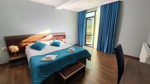 Hostal Mestia 4 Season