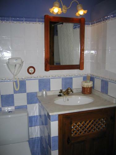Hotel De Monta�a Cueva Ahumada