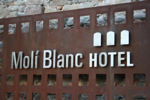Mol� Blanc Hotel