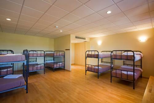Hostal Albergue Sendaviva