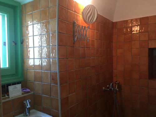 Hostal Villa Lemonia - Guest House