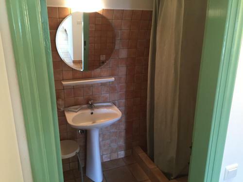 Hostal Villa Lemonia - Guest House