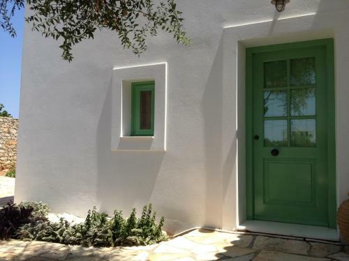 Hostal Villa Lemonia - Guest House