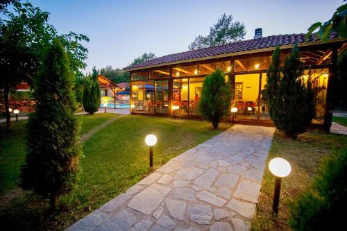 Hostal Dipla Sto Potami (next To The River)