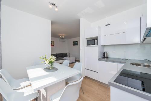 Apartamento Andy 2 Modern & Centrally Ap With A Pool