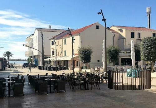 Apartamentos Fever On A Main Square