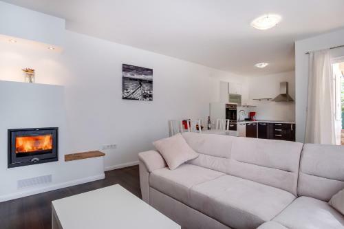 Apartment Mirna