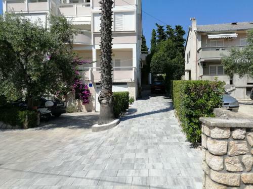 Cozy Apartment Branka With Nice Garden
