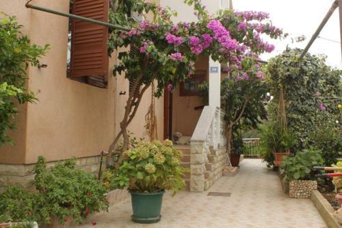 Apartments With A Parking Space Mrljane, Pasman - 8517