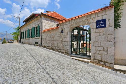 Villa Ana