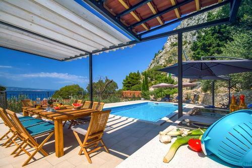 Kucine Villa Sleeps 8 Pool Air Con Wifi