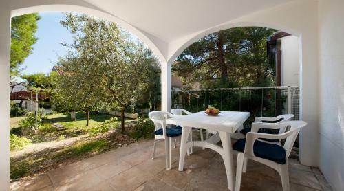Apartments Lopari
