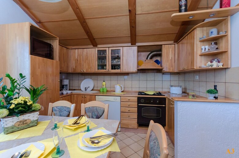 Hostal Apartments And Room Drazen