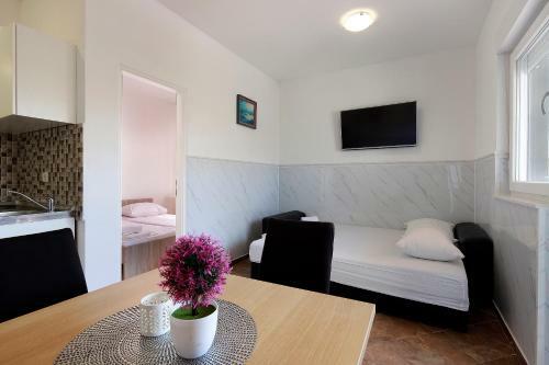 Summer Vibes Apartments