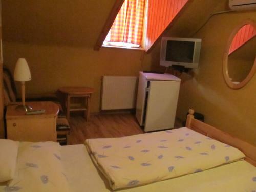 Hostal Tavi-f�szek Fogad�
