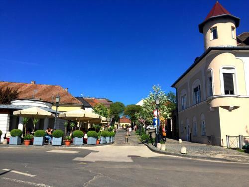 Hostal Eszterhazy Guesthouse