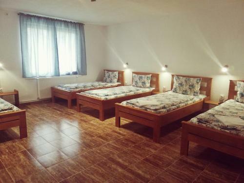 Hostal Airport K�roly Centr�l 75
