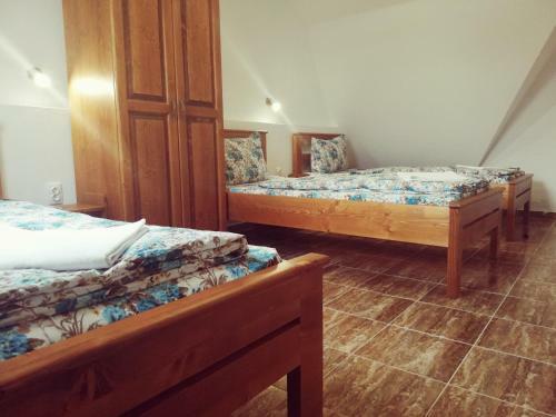 Hostal Airport K�roly Centr�l 75