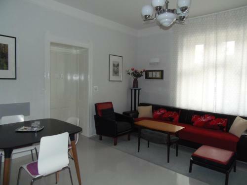 R�zsakert Apartman