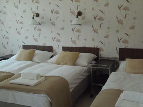 R�zsakert Apartman