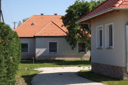 Apartamento Nagybajcsi K�rtefa Vendeghaz