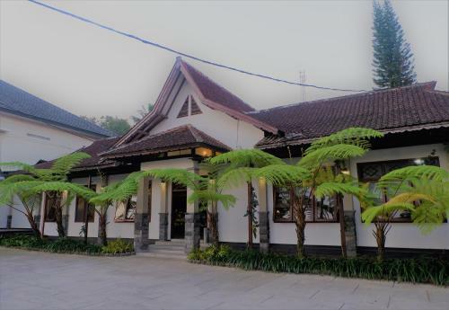 Minak Jinggo Hotel