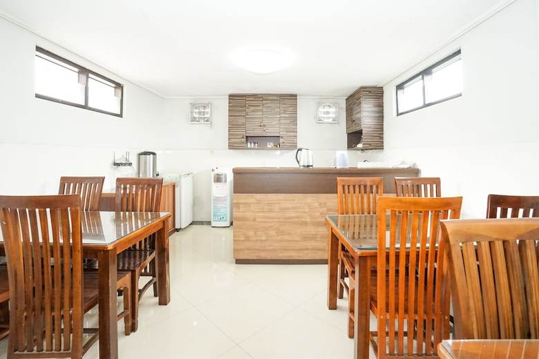 Oyo 309 Avila Ketapan Rame Hotel