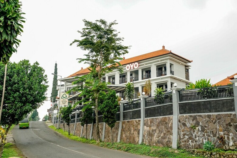 Oyo 309 Avila Ketapan Rame Hotel