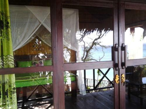 Nini`s Beach Bungalows