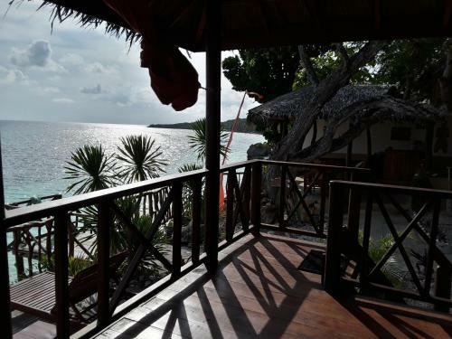 Nini`s Beach Bungalows