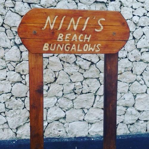 Nini`s Beach Bungalows