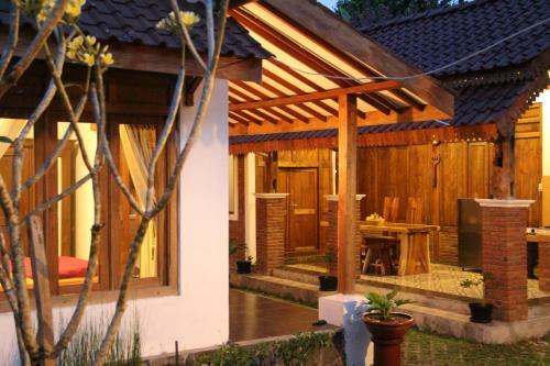 Anugro's Homestay By The Grand Java