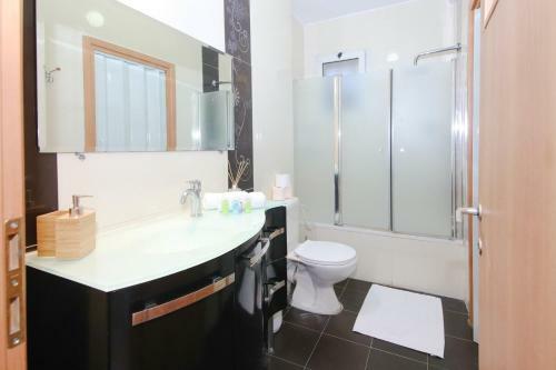 Spacious 3 Bdr Garden Apartment