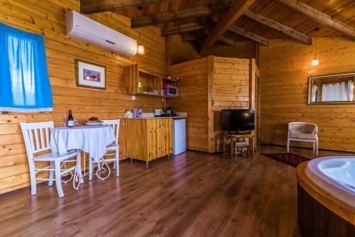 Nof Tzameret Cabins