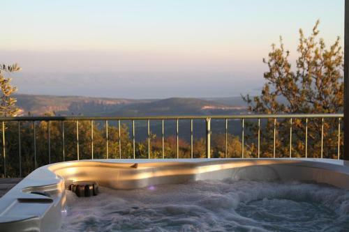Hostal Switzerland In Amirim