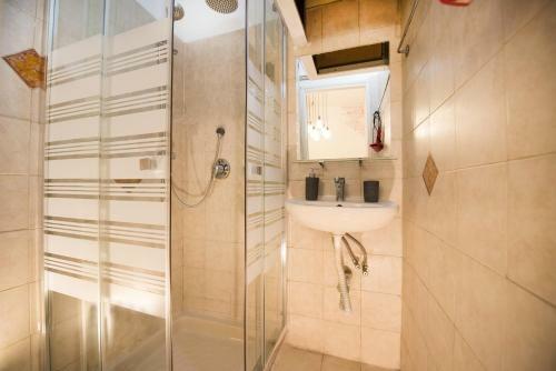 Zandi Apartments