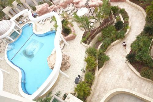 Apartments With Pool